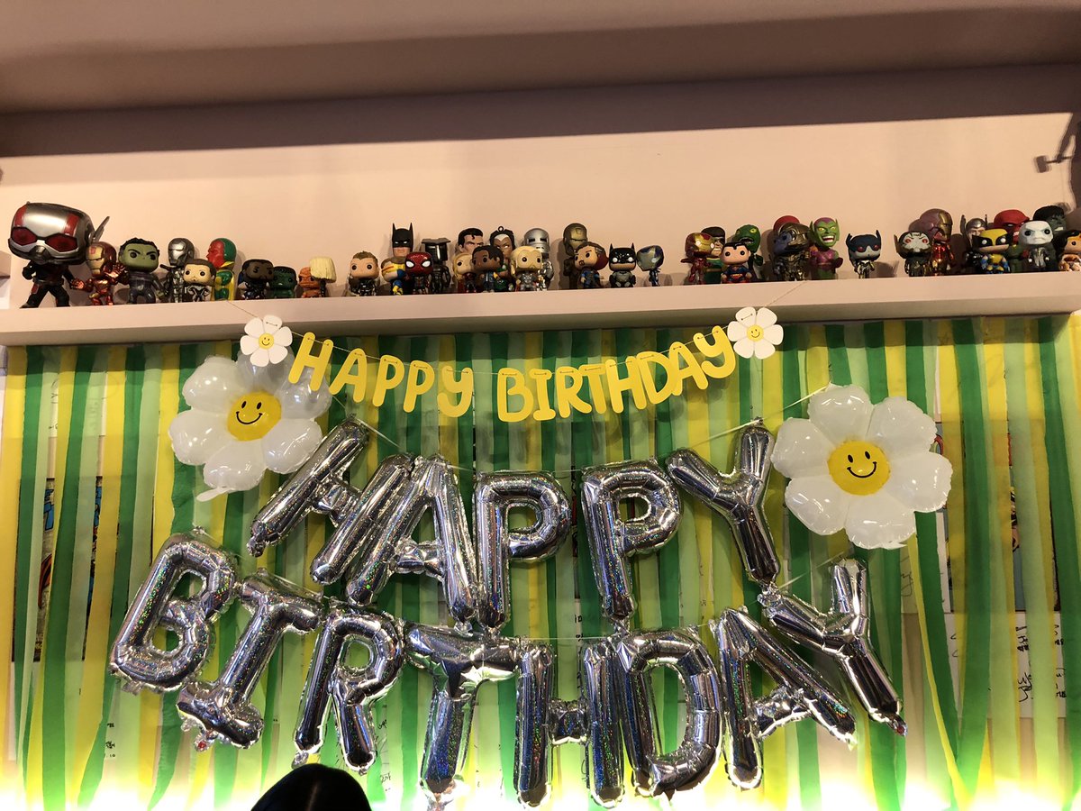byaam_1003's tweet photo. #쌀떡_슈퍼스타_밀떡_최범규
대기 한시간정도타고 들어갔었어요! 날씨가 쌀쌀해서 좀 힘들었는데 떡볶이가 너무 맛있어서 몸도 다 풀렸습니다😚 범규에게 둘러싸여서 먹는 떡볶이,, 최고였어용👍👍 https://t.co/RsDgFpIGUX