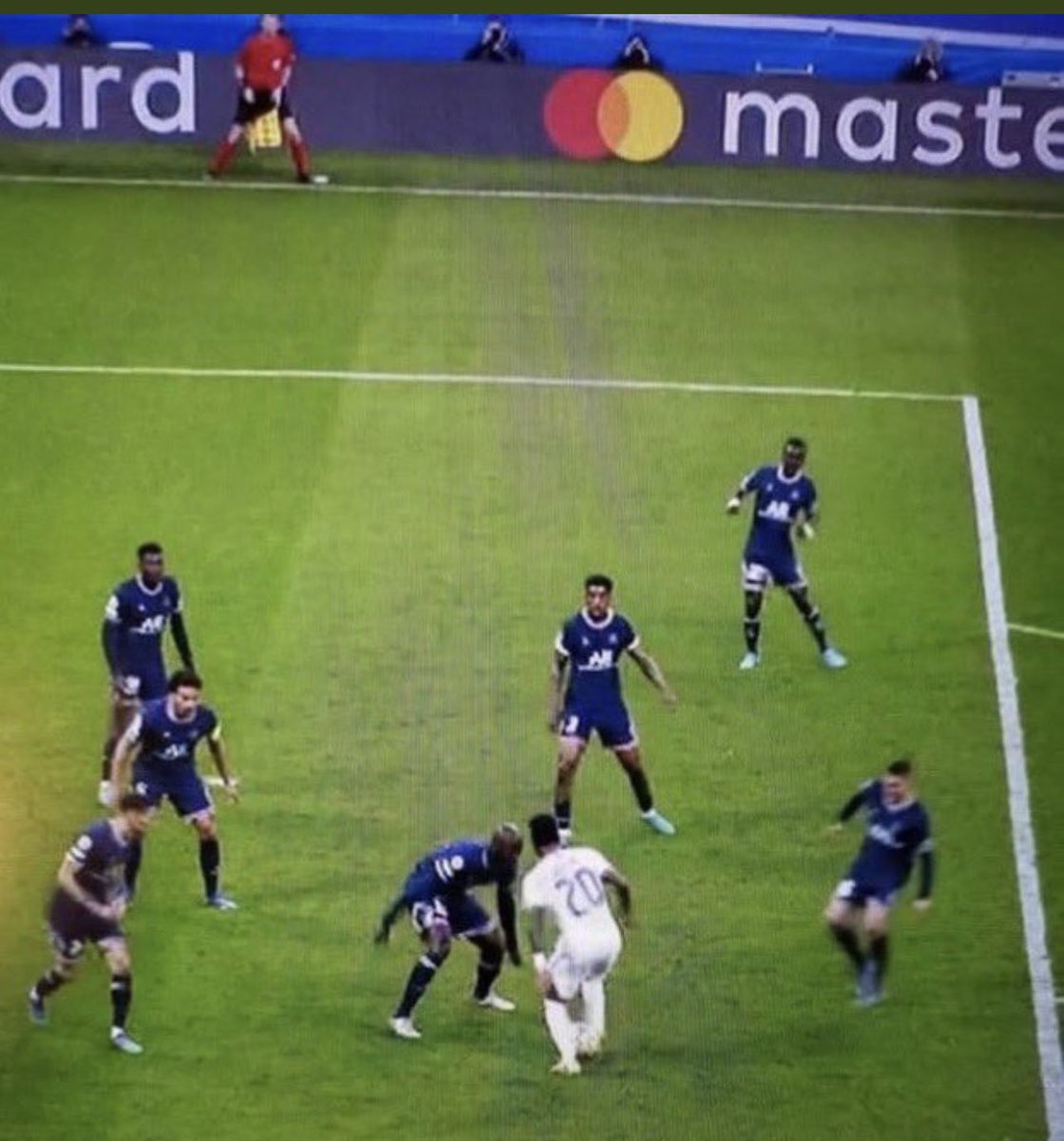 RMadridFrance_'s tweet photo. Comment expliquer ça à mes gosses https://t.co/1k7UBBnYsm