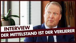 wolff_ernst's tweet photo. Wir erleben zurzeit nicht nur den #Krieg in der #Ukraine, sondern auch einen globalen #Raubzug des digital-finanziellen Komplexes, der die Kriegsauswirkungen wie  #Inflation und #Lieferkettenausfälle nutzt, um den #Mittelstand zu zerstören &amp; der #Plattformökonomie einzuverleiben. https://t.co/x7mCAeD4XG