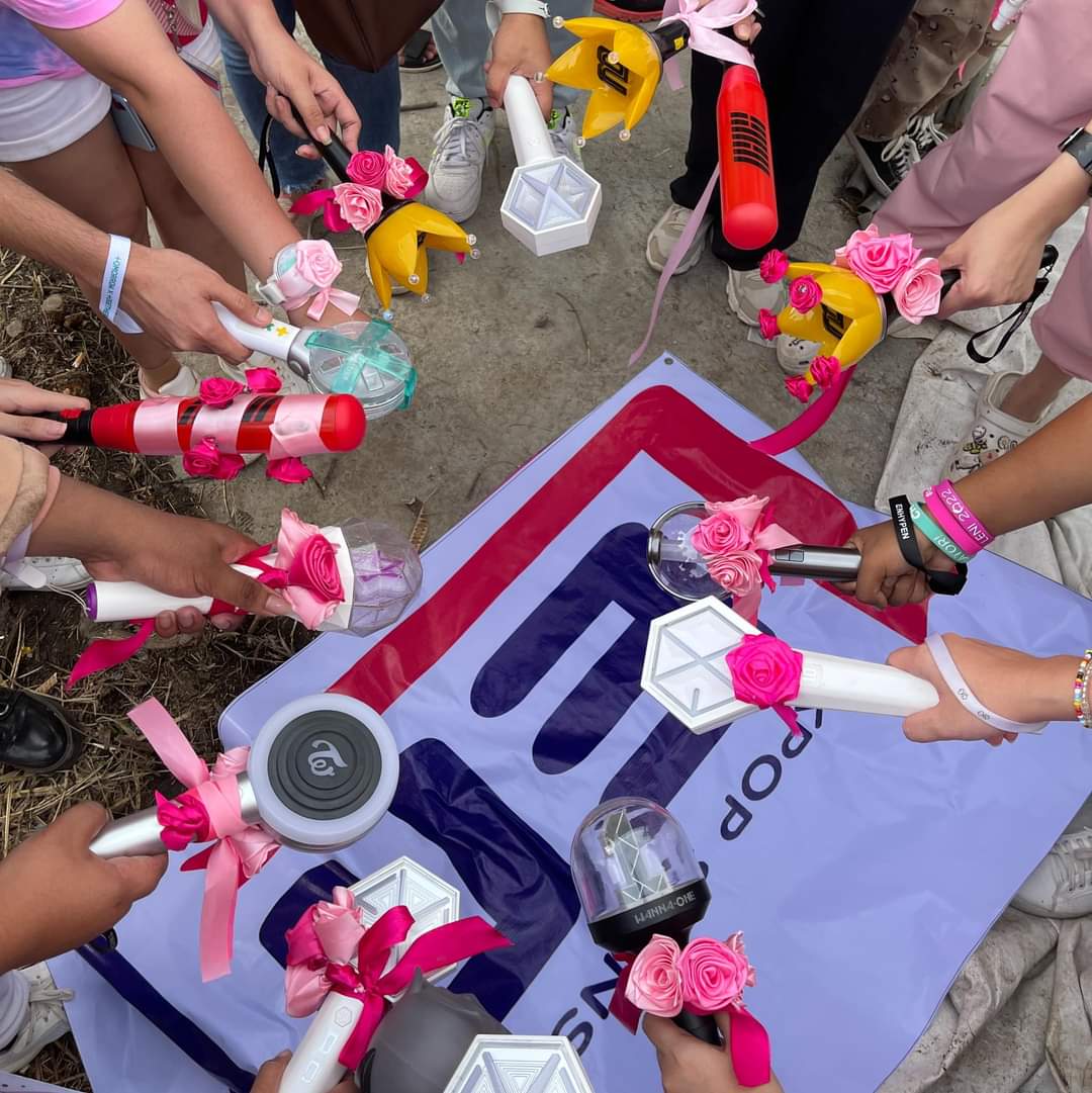 bearhoon's tweet photo. i wasn't able to go there... but my nablebong did 💕💕💕💕 https://t.co/BG1G7uHdzb