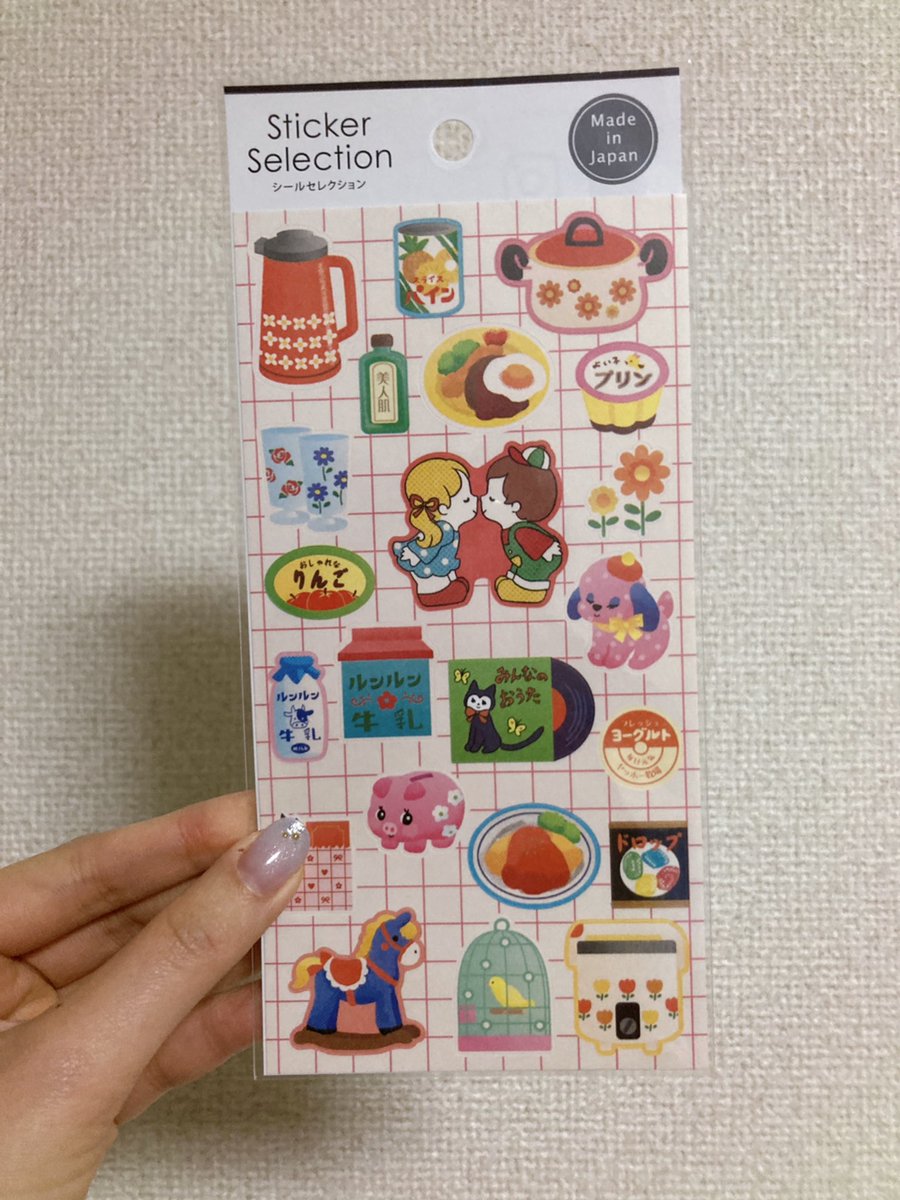 _kiko1022's tweet photo. あと先日ネイルも変えました🧡💙
押し花ネイル、ずっと気になってて初めてやったのですがとっってもかわいい🥰
あとは一目惚れで買ってしまったセリアのシールと最近食べて美味しかったもの🌸🍣🍶 https://t.co/0pOPp7kzPa