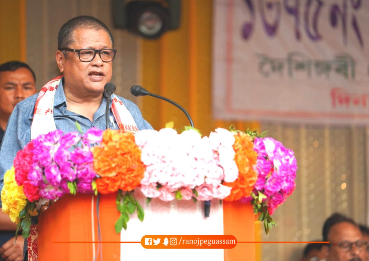 ranojpeguassam's tweet photo. বিশিষ্টা স্বাধীনতা সংগ্ৰামী, নাৰী অধিকাৰ আন্দোলনৰ বাটকটীয়া পদ্মশ্ৰী চন্দ্ৰপ্ৰভা শইকীয়ানীৰ ভগ্নী তথা অসমৰ প্ৰথম মহিলা চিকিৎসক ডাঃ ৰজনীপ্ৰভা শইকীয়ানীৰ স্মৃতিত প্ৰতিষ্ঠিত পাঠশালাৰ দৈশিঙ্গৰী গাঁওস্থিত ১৩৭৫ নং ৰজনীপ্ৰভা প্ৰাঃ বিদ্যালয়ৰ সোণালী জয়ন্তী অনুষ্ঠানত অংশগ্ৰহণ কৰোঁ। 1/2 https://t.co/h3qk2cSr64