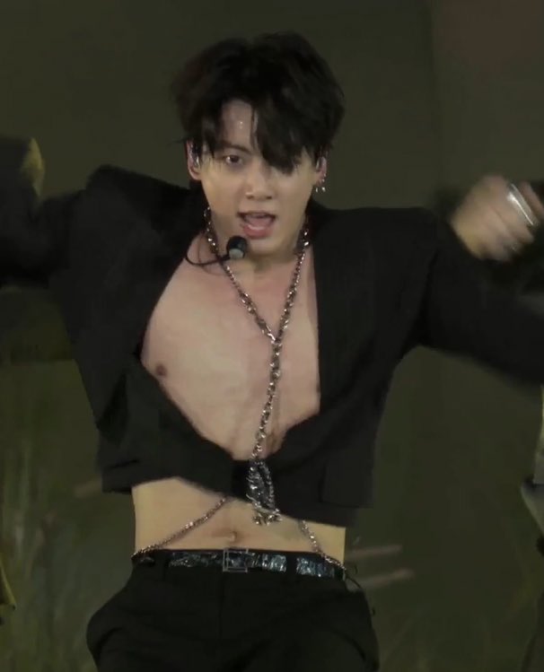 winnttaebear's tweet photo. BTS HD PHOTOS AND VIDEOS FROM D3 SEOUL CONCERT - A THREAD https://t.co/M51Uk13x48