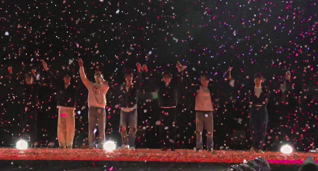 kkuktaes's tweet photo. you make living a lot easier #ThankYouBTS https://t.co/7FQ96jp8eK
