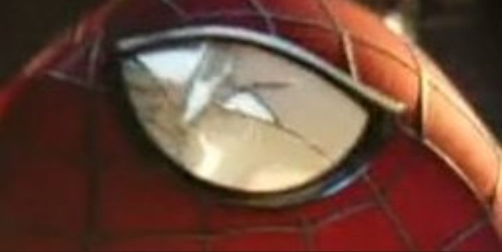 In one scene in spider-man no way home the lens in Andrews mask crack

This is obviously a reference to Andrew cracking gwens neck