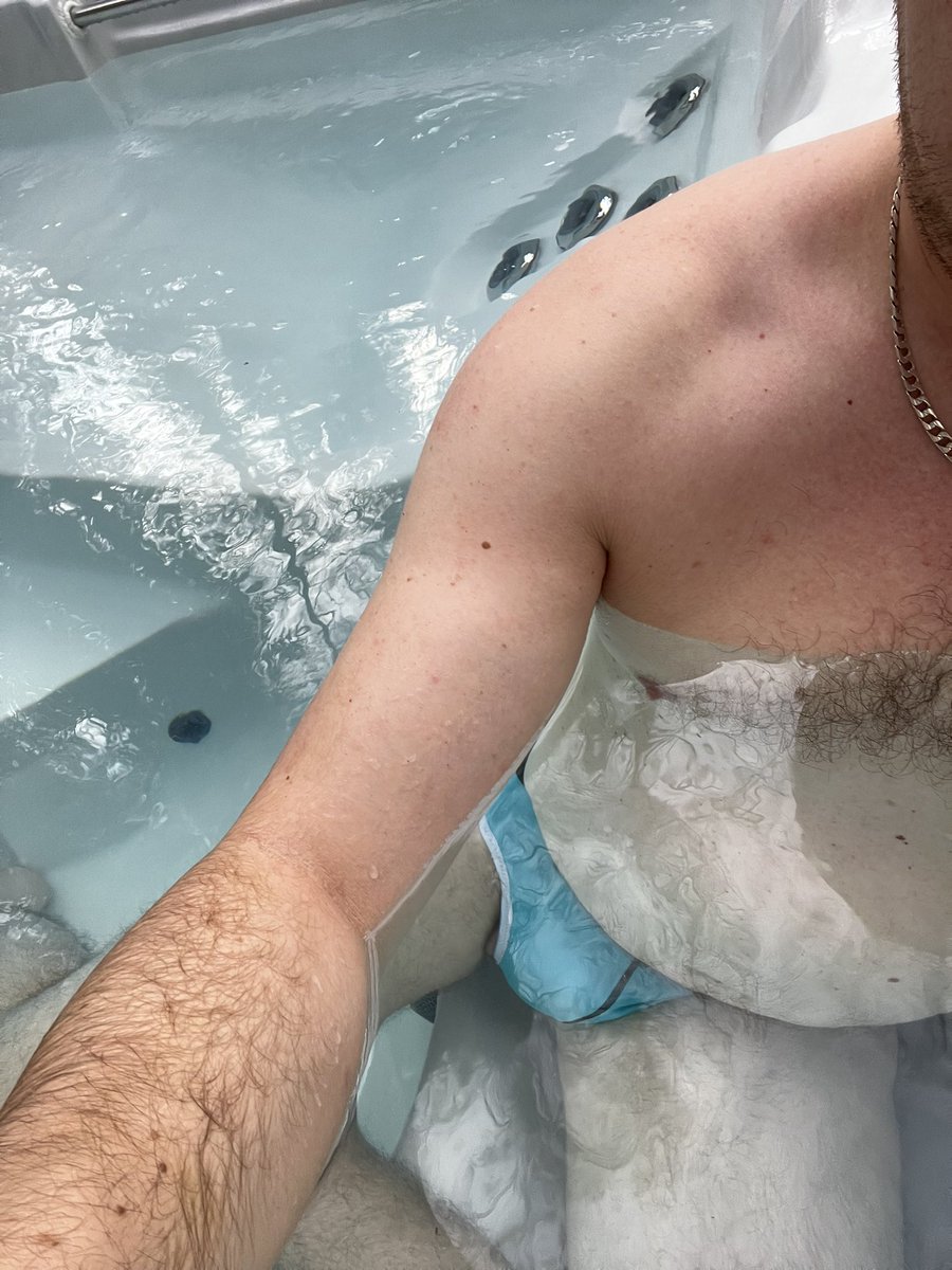 Benscot85's tweet photo. Chilling in the tub 😈 https://t.co/7wnirXw0oE
