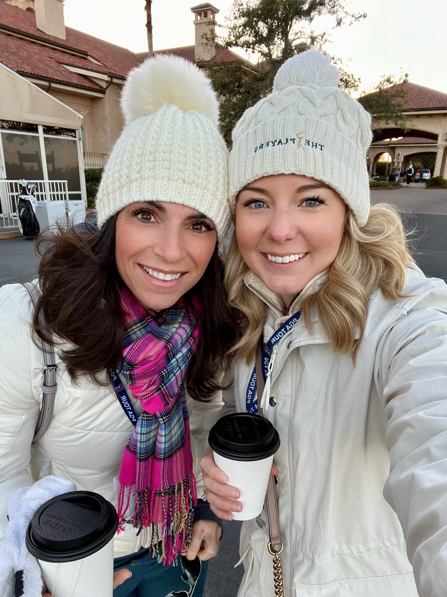 mrstesori's tweet photo. Round 2, @THEPLAYERSChamp. Let’s gooooooo! 🥶 ⛳️ ❤️ #thanksgrammas #puppywatchers #Isaiahplaymates #notenoughlayers #yesiamwearingsnowpants #noidontcare #hotteaforthewin https://t.co/OfC3WNaY0r