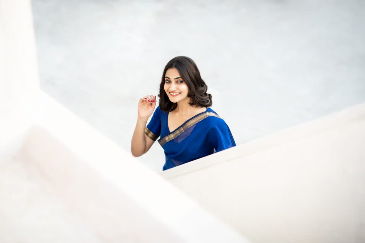 rameshlaus's tweet photo. Pretty in Blue!

New Photoshoot Stills of Actress #Losliya

@teamaimpr https://t.co/lF8ChxOWQr