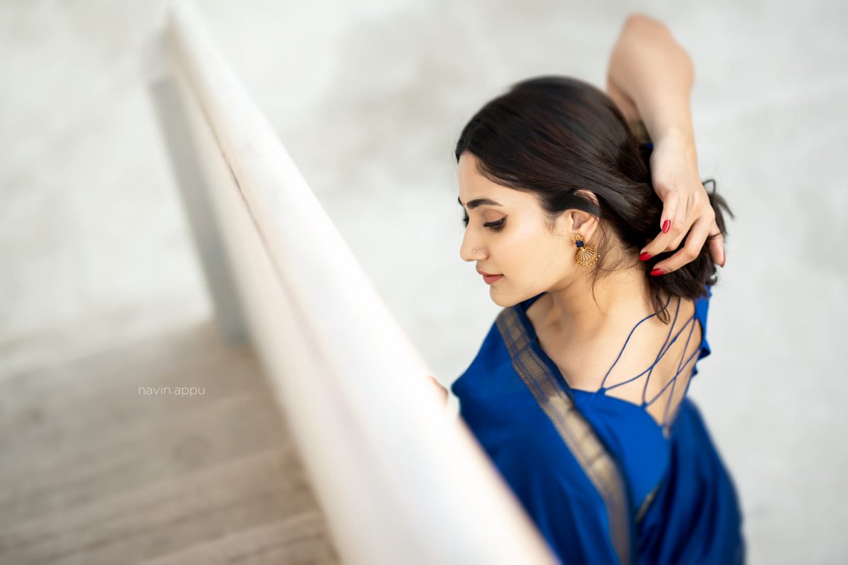 rameshlaus's tweet photo. Pretty in Blue!

New Photoshoot Stills of Actress #Losliya

@teamaimpr https://t.co/lF8ChxOWQr