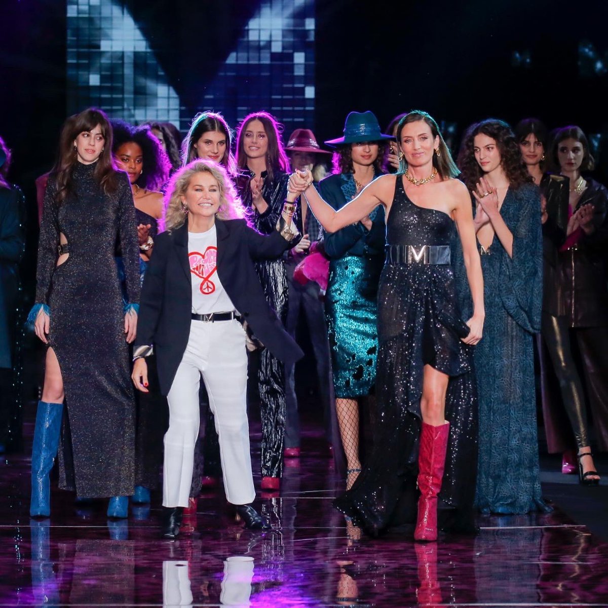 OfficialNievesA's tweet photo. L O L A C A S A D E M U N T 💕✨
by Maite
Maravilloso desfile de @LolaCasademunt en @MBFWMadrid 💖
#CallMeLola
#lolacasademunt #mbfw #mbfwmadrid #lolalovers #lolaclub #moda #modaespañola #mbfw #fashionshow #desfilemoda https://t.co/lQuhmS1oC2