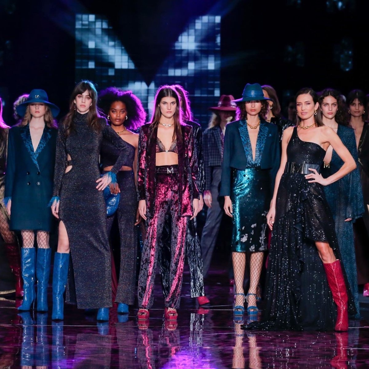 OfficialNievesA's tweet photo. L O L A C A S A D E M U N T 💕✨
by Maite
Maravilloso desfile de @LolaCasademunt en @MBFWMadrid 💖
#CallMeLola
#lolacasademunt #mbfw #mbfwmadrid #lolalovers #lolaclub #moda #modaespañola #mbfw #fashionshow #desfilemoda https://t.co/lQuhmS1oC2