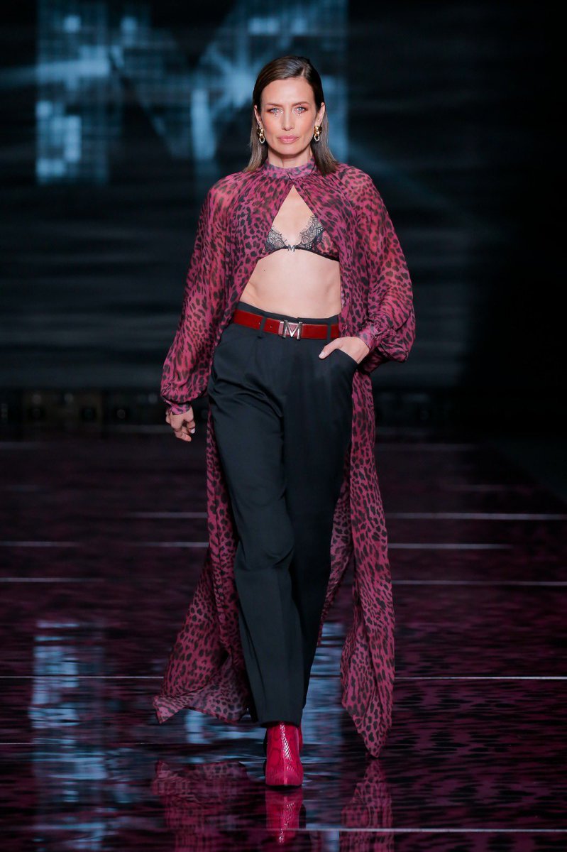 OfficialNievesA's tweet photo. L O L A C A S A D E M U N T 💕✨
by Maite
Maravilloso desfile de @LolaCasademunt en @MBFWMadrid 💖
#CallMeLola
#lolacasademunt #mbfw #mbfwmadrid #lolalovers #lolaclub #moda #modaespañola #mbfw #fashionshow #desfilemoda https://t.co/lQuhmS1oC2