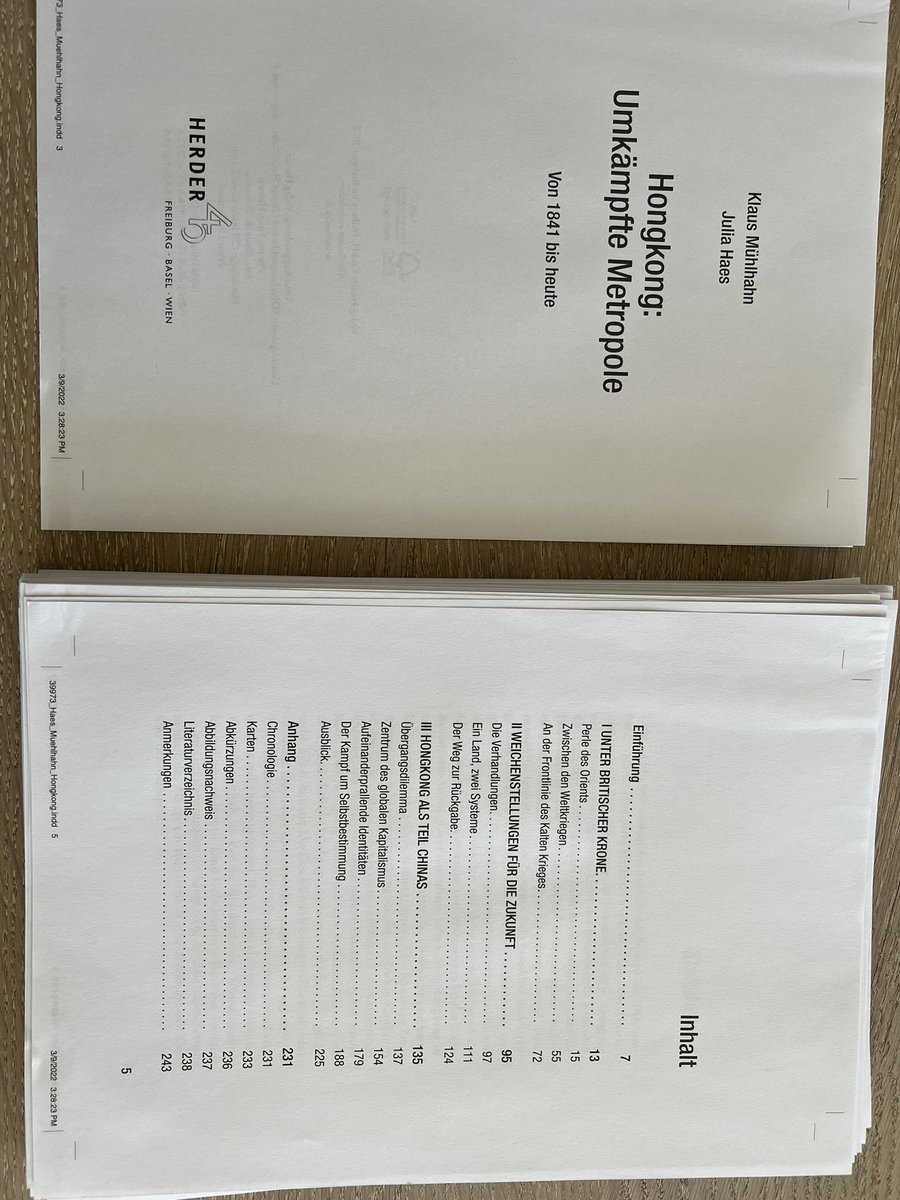 klamuh's tweet photo. Sneak Peek: die Druckfahne unseres Hongkong-Buches. Jetzt kommt der Endspurt: noch einmal alles gründlich lesen und letzte Korrekturen, vornehmen, bevor das Buch in Druck geht. @HaesJulia https://t.co/GDUhBJYElh