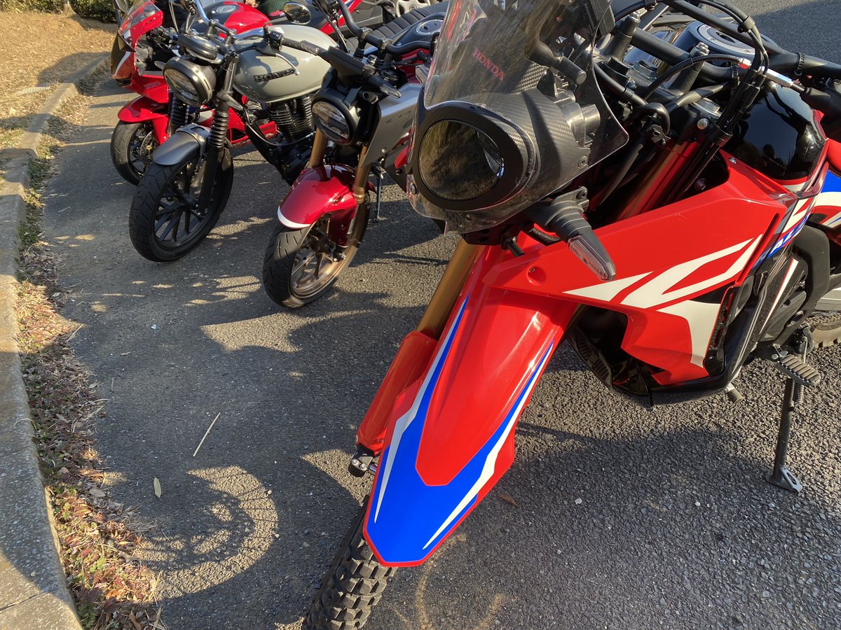 shaunkazama's tweet photo. 今夜もこの後22時から
BS11 MOTORISE放送です
@BS11_MOTORISE
今夜はそれぞれの推しのバイク
僕の推しは何でしょう…?
この格好はヒントですね
#FASTHOUSE キャップ
#LTRTOKYO パーカー
#FASTHOUSE パンツ
#alpinestars ブーツ
@fasthouse_japan
@df_moto https://t.co/wIFlHdsxf8
