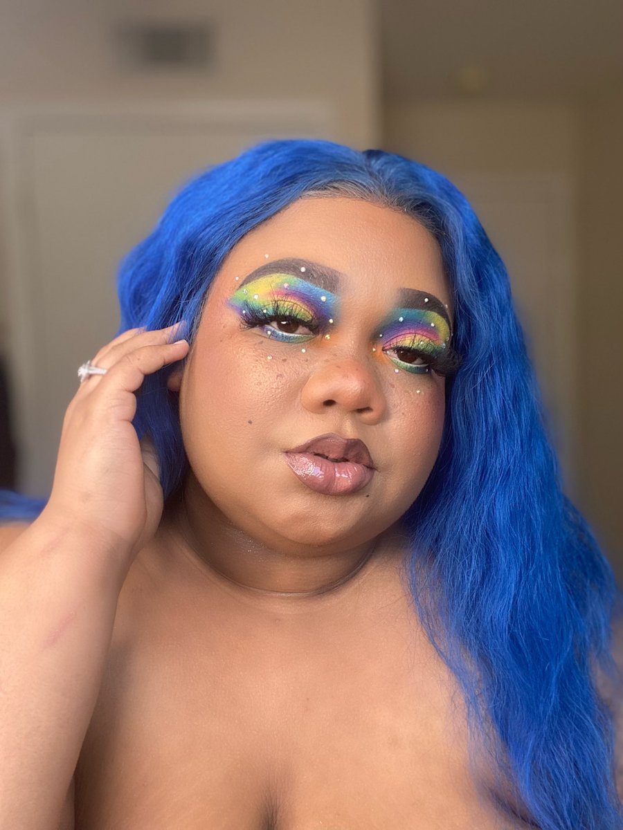 Glambeatzby_Zee's tweet photo. Taste the Rainbow 🌈👅💦
.
Created the look using The Matte Book , highlighter in trophy & lipgloss in private party from @TheCrayonCase
.
#makeup #mua #beauty #thecrayoncase #futurecrayoncutie #themattebook https://t.co/yK8QZ6uFOb