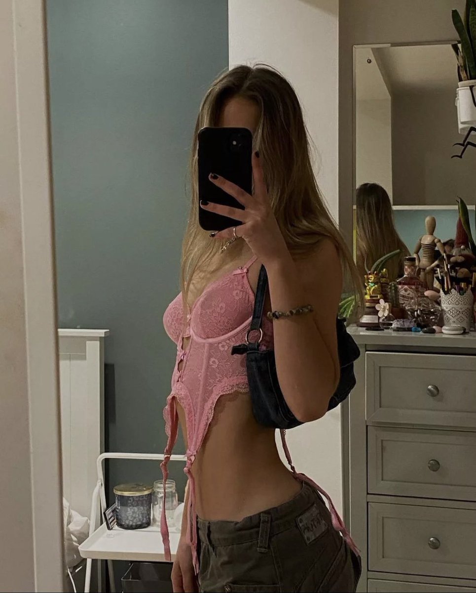 darcology's tweet photo. i wish a flat stomach 4u all <33 
-
#thinspos #thinspo #thinsp0 #skinnygirls #promiatwt #promia #proanatwt #proana #edtwtthread #EDtwt #ED https://t.co/THDNt2p0oM