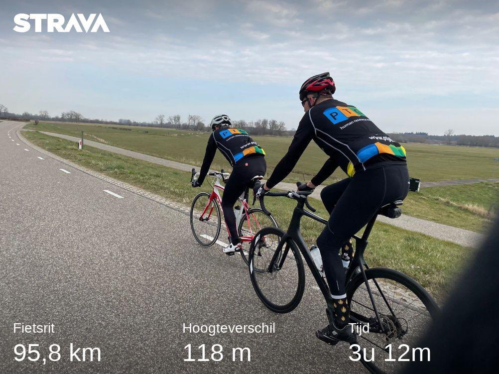 MvPetegem's tweet photo. Heerlijke eerste wegrit van 2022. Rondje Deventer langs de IJssel. 
https://t.co/lchd86Z0g4 https://t.co/XQ4mGfpwTy