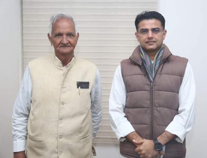 sarika_pilot's tweet photo. राजस्थान प्रदेश कांग्रेस कमेटी के पूर्व अध्यक्ष एवं वरिष्ठ कांग्रेस नेता चौधरी नारायण सिंह जी को जन्मदिवस की हार्दिक बधाई एवं शुभकामनाएं।
मैं ईश्वर से आपके स्वस्थ एवं दीर्घायु जीवन की कामना करता हूँ। @SachinPilot
@MLA_Virendra https://t.co/TLcIihUQb2