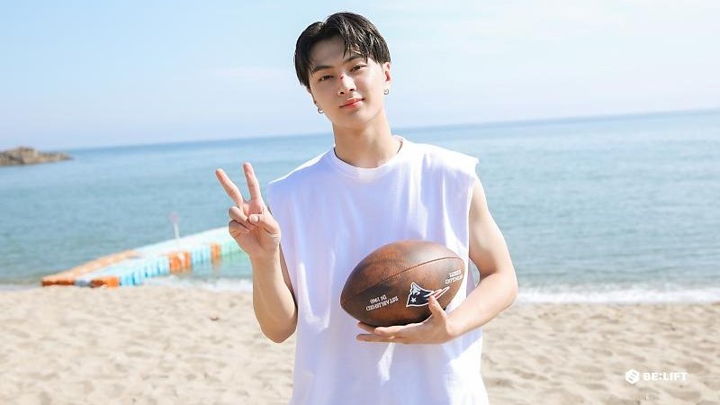 viognierpjs's tweet photo. jay in sleeveless is soooo hot and no one can tell me otherwise https://t.co/qis0QoAUHj