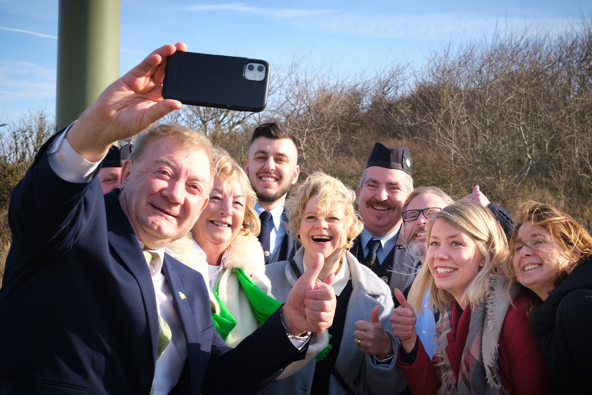 This morning, Ambassador Rogers <a href="/IrlAmbNL/">Ambassador of Ireland to the Netherlands 🇮🇪🇳🇱</a> went to Scheveningen to meet the <a href="/IrishPrisons/">Irish Prison Service</a> Band and press the green button on the Ireland Tram ☘️🇮🇪

Excitement is building for this week’s #StPatricksDay festivities, starting with St Patricks Day Festival today at <a href="/GroteMarkt/">Grote Markt Den Haag</a>! 🎉