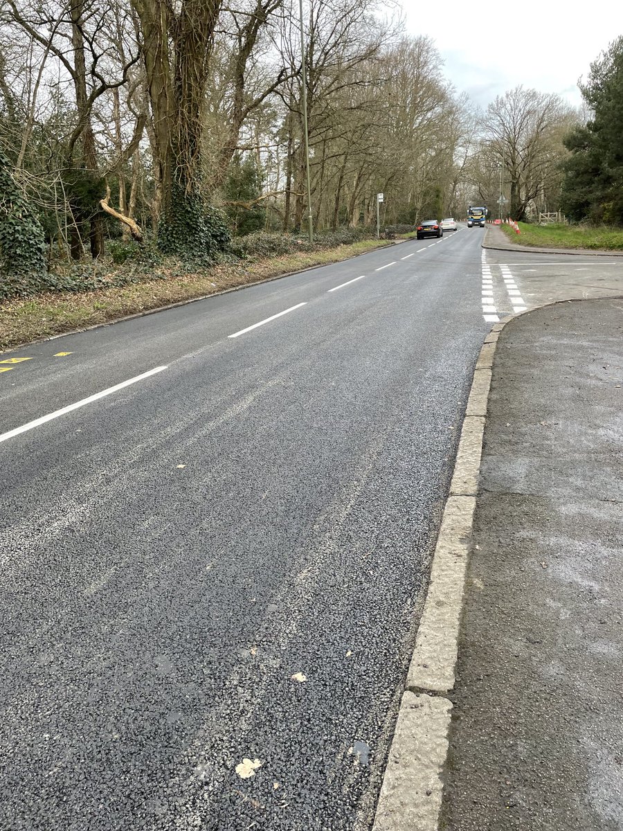 Queens Road (towards Sir Richard’s Bridge) looking much happier - fair few nasties felled in one clean resurface 🚴🚴. Cllr O’Pothole approves🤓. ⁦<a href="/MarySheldon9/">Mary Sheldon</a>⁩ ⁦<a href="/mpfurniss/">Cllr Matt Furniss</a>⁩