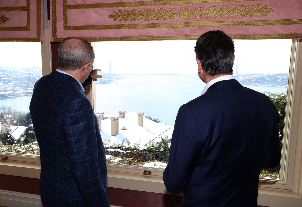 Akparti's tweet photo. Cumhurbaşkanımız Recep Tayyip Erdoğan ve Yunanistan Başbakanı Kiryakos Miçotakis öğle yemeğinde bir araya geldi. https://t.co/PlyMu1egk3