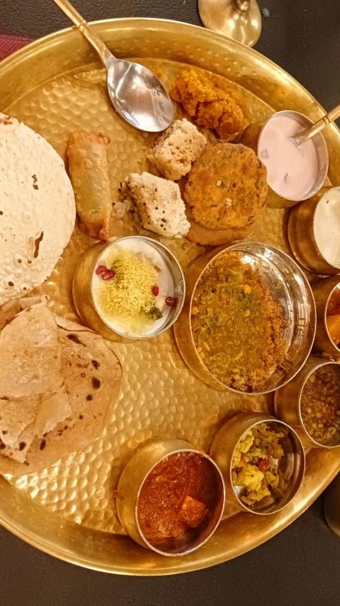 Sakshi_4799's tweet photo. Sundayzzz with Tasty food🤤✨
.
.
#sundayvibes
#food
#tastyraspaan
#heavylunch
#Amrutam https://t.co/FiZDiFGVzg