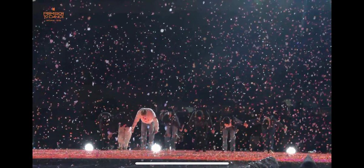 atind_'s tweet photo. Thank you our precious @BTS_twt we had a blast for 3 days, our Bangtannie, rest well, we love you 💜 #BTS #PTD_ON_STAGE_SEOUL_day3 https://t.co/6thhN88a3Q