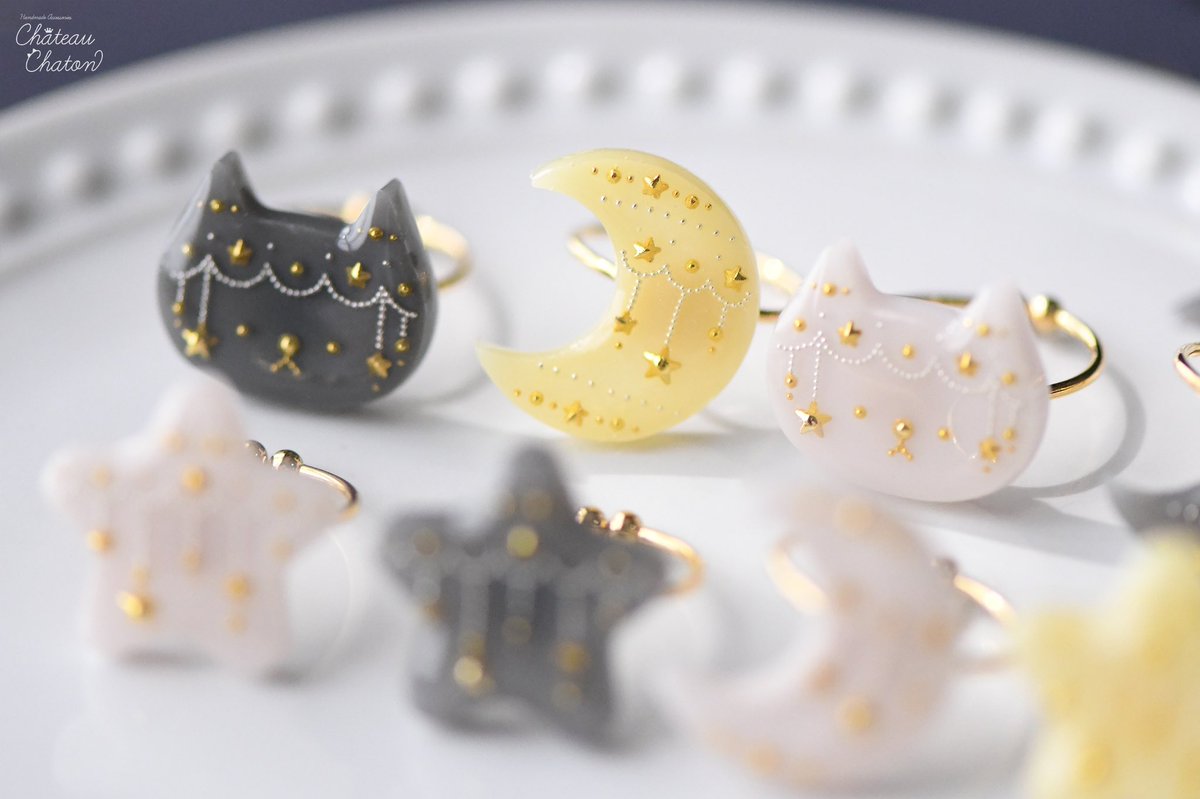 ChateauChaton's tweet photo. 新作プレ企画

🌟Dress up Moon &amp; Star &amp; Kitten🌛🐱

お月様もお星様も猫ちゃんも、みんなおめかし⋆·̩͙⋆·̩͙⋆

極小ブリオンを全て手作業でひとつひとつ並べて模様を描いています✍🏻
こちらの指輪を抽選で1名様にプレゼント💕

参加方法◆フォロー&amp;RT
2022/3/27 21時まで

https://t.co/lxvmmzNmdq https://t.co/4jpQmXyLm4