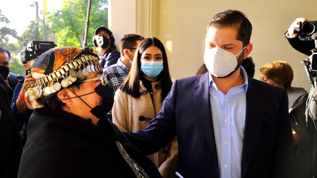 ecosoilgroup's tweet photo. THIS 36-YEAR-OLD IS LEADING LATIN AMERICA TO A GREEN REVOLUTION

At 36, Gabriel Boric is Chile’s youngest-ever president and the most left-wing in half a century.

Full Article Here👉https://t.co/hUU5MkQqQY

#ecosoilgroup #dustcontrol #ecofriendly #miningindustry #chile #news https://t.co/dMf9XjXeRC