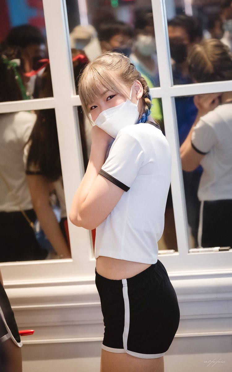 aopnormal's tweet photo. 🤍💙✌️

#akanerelive #RELIVE世界 https://t.co/ofYbC4V7wP