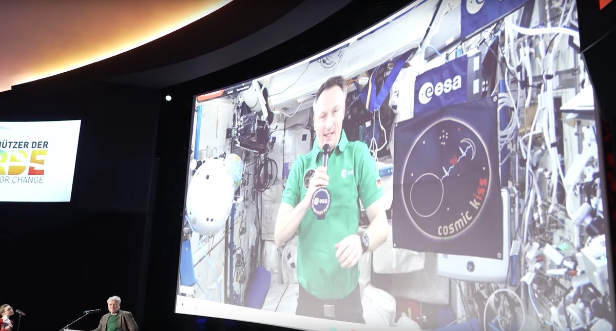 TheMaurerCrew's tweet photo. 🇩🇪 Die #CosmicKiss-#Woche in Bildern: 
Ein weiterer Bildungs-#Livecall, Schweben durch die Raumstation #ISS, Reparatur des elektromagnetischen Levitators und eine 30-Minuten-Tour durch das @ESA_de-#Columbus-Modul: https://t.co/Udvj8MlWf2
#Exp66 
Bilder: #ESA #NASA @astro_Matthias https://t.co/n9IToLCPp5