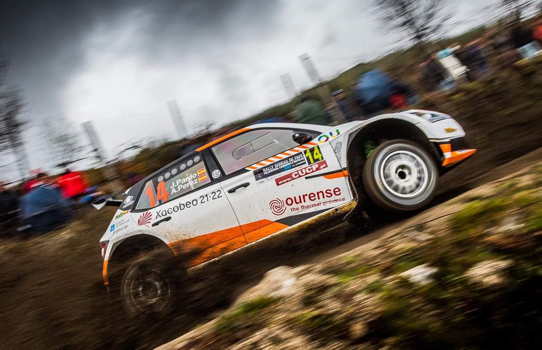 todoRallye's tweet photo. 👏 Mención especial para @javipardosiota !

👉 El piloto ourensano se esta marcando un rally de 🔟, pese a las condiciones climatológicas adversas 🌧️ se ha colado entre los 4 mejores del @FIAERC 🌍 https://t.co/bOrPcuTV4S