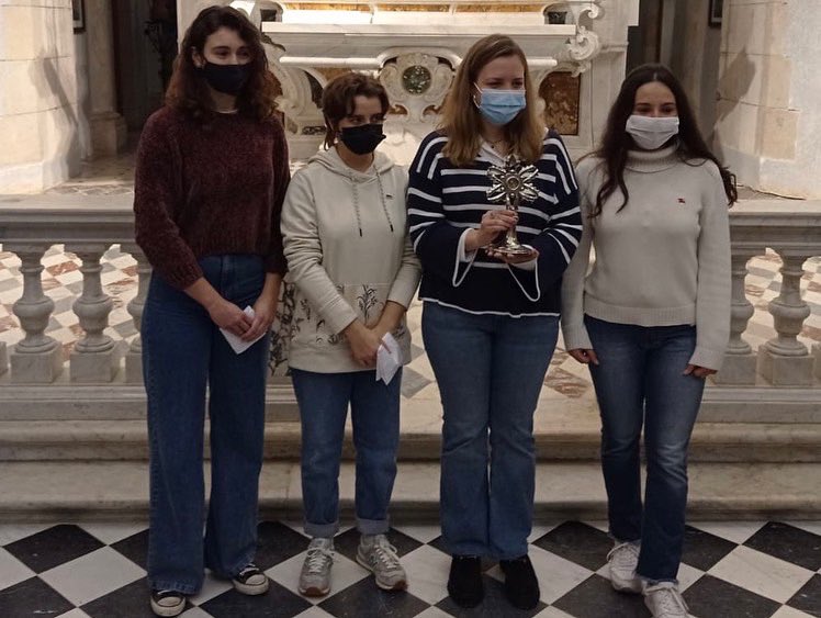 santelmlloret's tweet photo. L'Aplec dels Perdons a Santa Cristina ha estat el marc del relleu de les obreres, Cristina Batlle, Maria Melet, Gemma Carbonell i Marina Urpí. Josep Puigvert i Conxa Alferez han representat oficialment a la Confraria de Sant Elm.
#aplecdelsperdons @obreria @Lloret_de_Mar https://t.co/XiQYSC6QEl