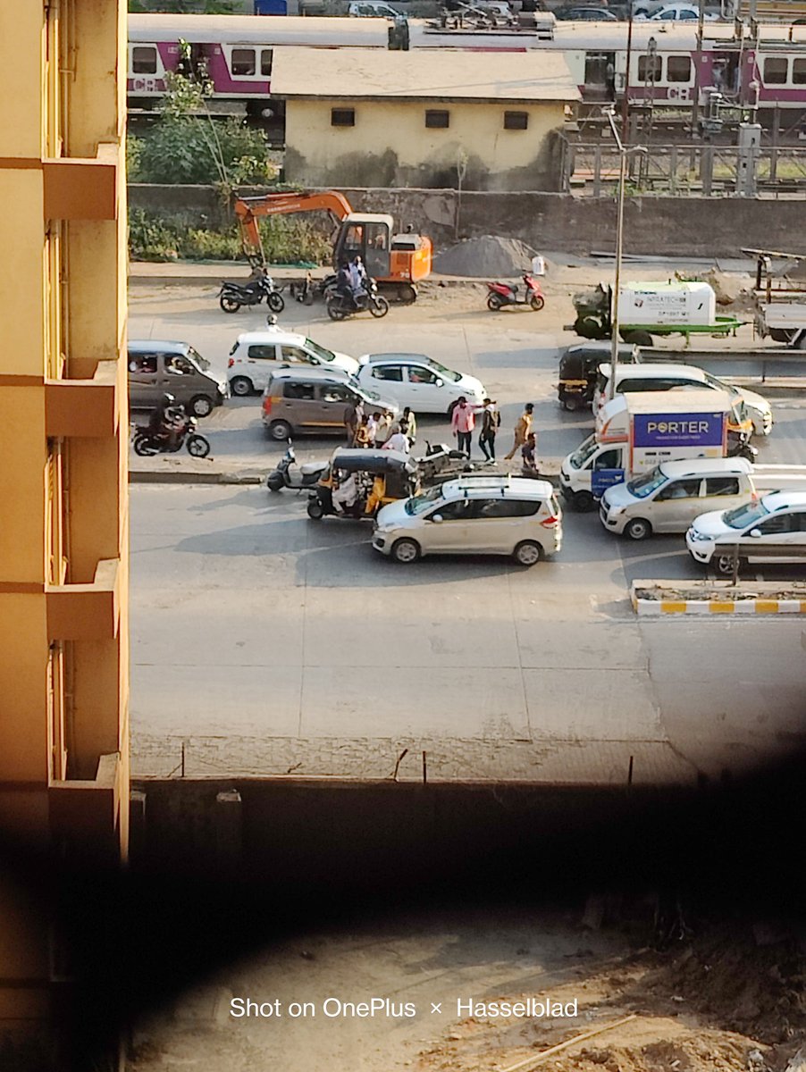 vasantpujari's tweet photo. @mybmcWardME @mybmc @mumbaitraffic An accident occured today while bike was trying to cross the lane. This has been regular phenomena for sometime. While the complaint has been raised no action has been taken till date. Requesting authorities to take this seriously @mybmc @mybmcWardE @MumbaiPolice @MumbaiRTO https://t.co/bCMcyYGWFV