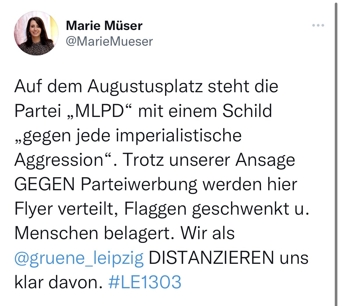 redpartisan0's tweet photo. Man möchte meinen ein Teil der „Friedensbewegung“ möchte mehr den Burgfrieden schützen, statt gegen #Krieg zu demonstrieren. In Leipzig reden SPD, Grüne Vertreter:innen, aber MLPD wird wegen Fahne ausgeschlossen? WTF! Der Hauptfeind steht im eigenen Land! #stopptdenkrieg #le1303 https://t.co/NpmXQujPbr