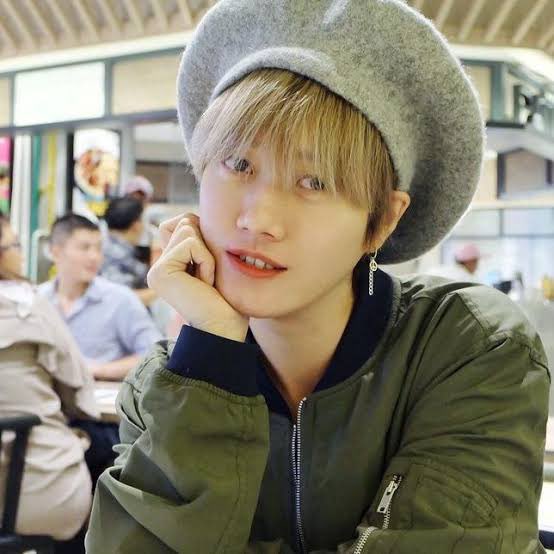 selendiipity's tweet image. On court                            Off court