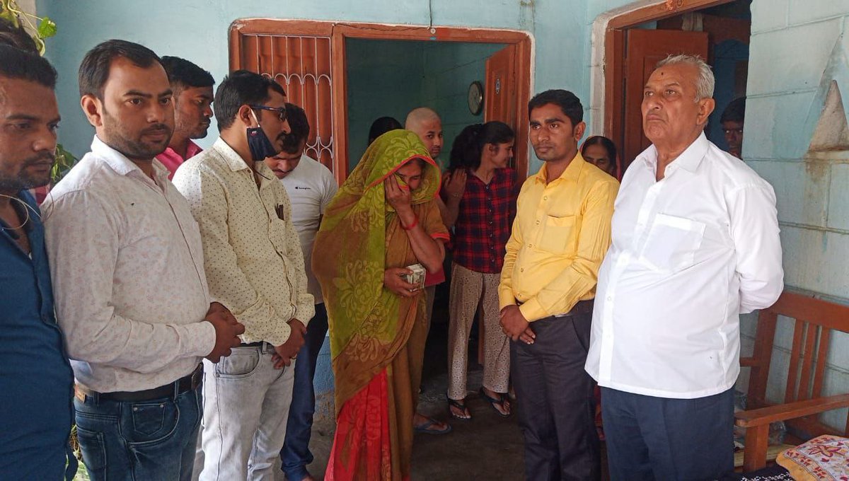 deounion's tweet photo. डाटा एंट्री ऑपरेटर संघ के सभी सदस्यों की ओर से स्व० चंचला कुमारी के परिजनों को सर्व एकत्रित(51500+53500) राशि 105000.00(एक लाख पांच हजार) ₹ का आर्थिक सहायता किया गया एवं परिवार के प्रति सहानुभूति प्रकट की गई।  

सहयोग करने वाले सभी लोगों को @deounion की ओर से बहुत-बहुत धन्यवाद। https://t.co/9ZAwfrbs8A