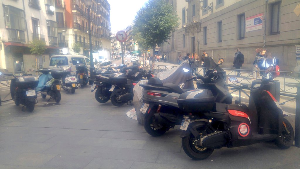 Bici_Solidaria's tweet photo. "La ciudad no es mas que un monton ocasional de gentes que no se conocen, que no tienen ningun interes en comun, salvo el de enriquecerse unos a expensas de otras, la patria no existe..." LA CONQUISTA DEL PAN (1888) https://t.co/CfhKQo4skB