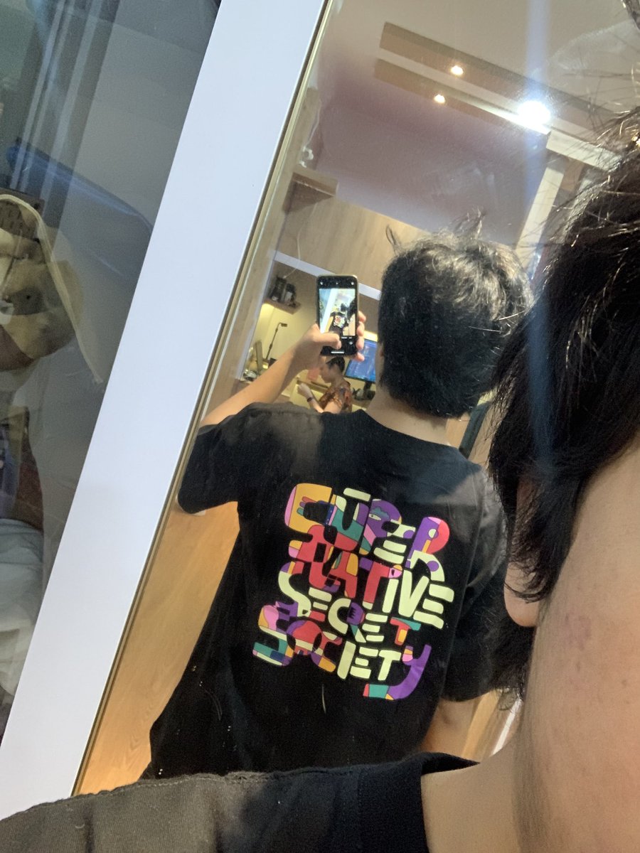 kare_nft's tweet photo. SSSuper merch! 🔥 @SuperlativeSS thaanks 🤜🤛 @AriefWitjaksana @prasdiman @goddamnft 🙌 very comfy ✨ https://t.co/Z848lVj56z