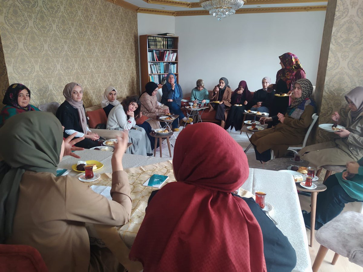 aobosmaniye's tweet photo. Mehmet Akif Ersoy'un ve insan hakları savunucusu malcolm X in kimliği ve İslam değerleri üzerine düşünceleri konuşuldu. https://t.co/jKRfTegbea