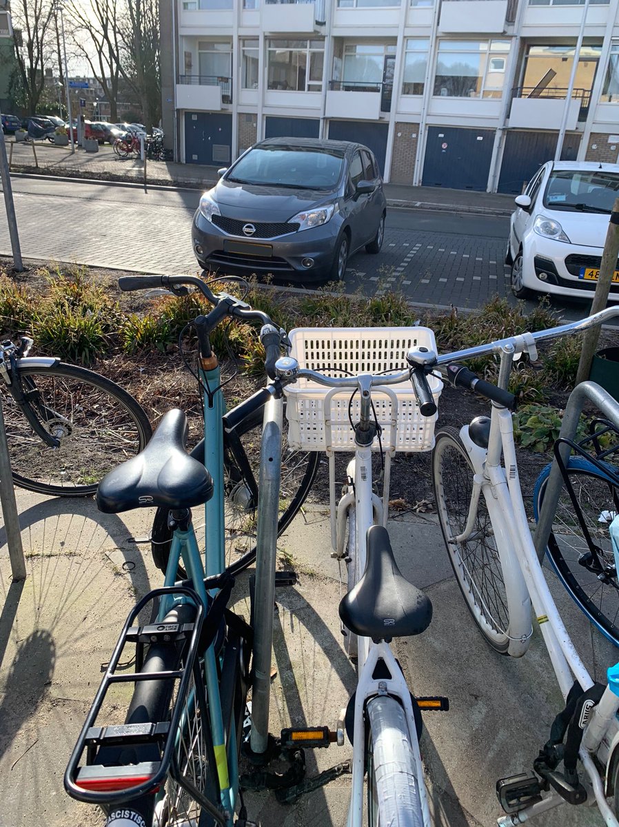 NissanNoteSpot's tweet photo. Note on a Sunny Sunday! 🌞 Disabled spot is always the way to go! #Notepatrol #DesignatedForNote https://t.co/VMG0U31sdH