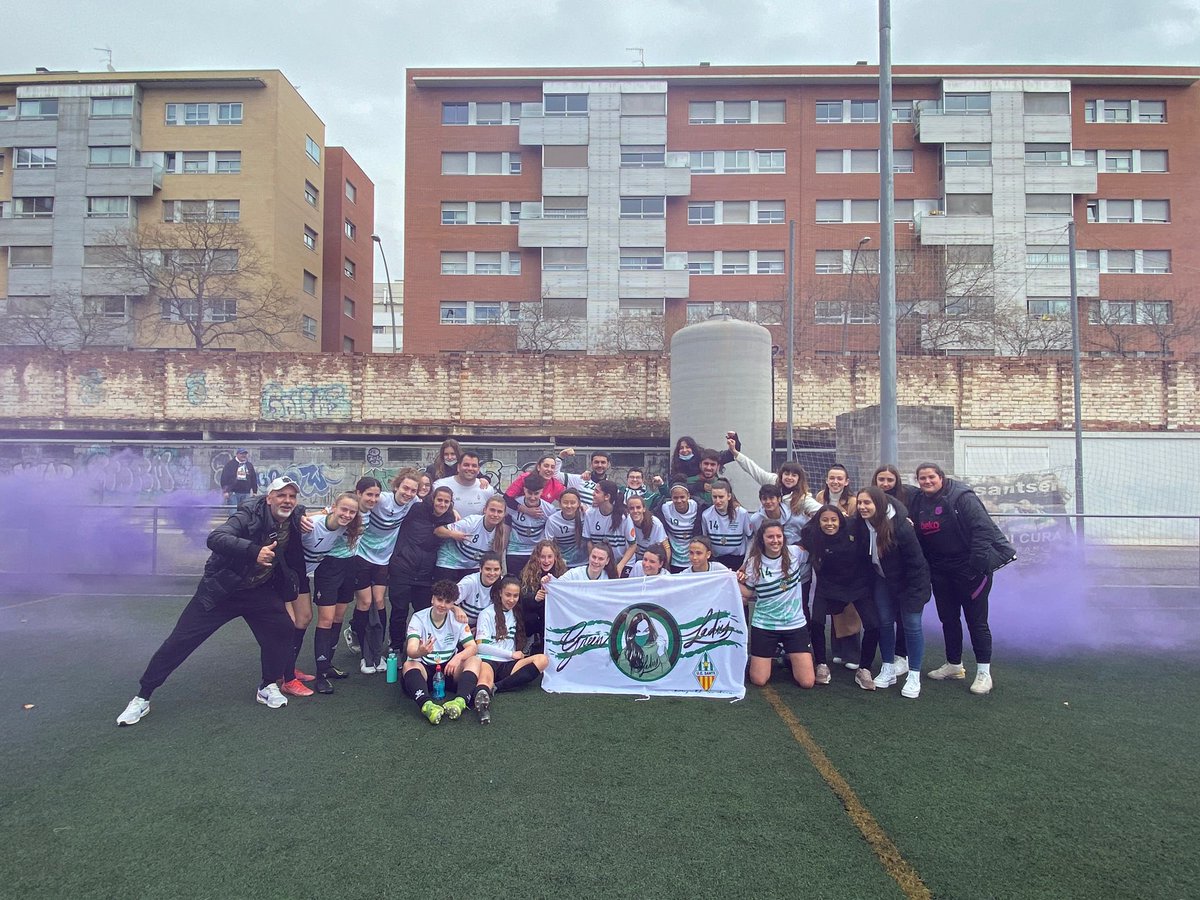 uesants's tweet photo. 🎉 Partidàs i gran ambient a l’Energia en la contundent victòria (4-0) del 𝐏𝐫𝐢𝐦𝐞𝐫 𝐄𝐪𝐮𝐢𝐩 femení contra el Sant Andreu, amb la qual refermen el liderat. 𝑮𝑹𝑨𝑵𝑺!! 💪💚

#orgullsantsenc https://t.co/MF4lPX5T4G
