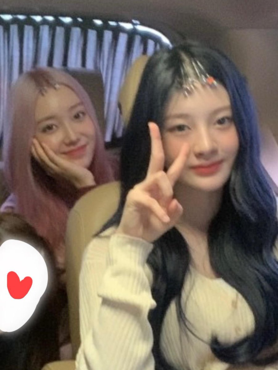 STAYCYSEEUN's tweet photo. I brought you Sumin eonnie's pictures that I adore a lot, especially the pink hair eonnie because our SWITHs love it so much😚 https://t.co/y9MqGn5xmj