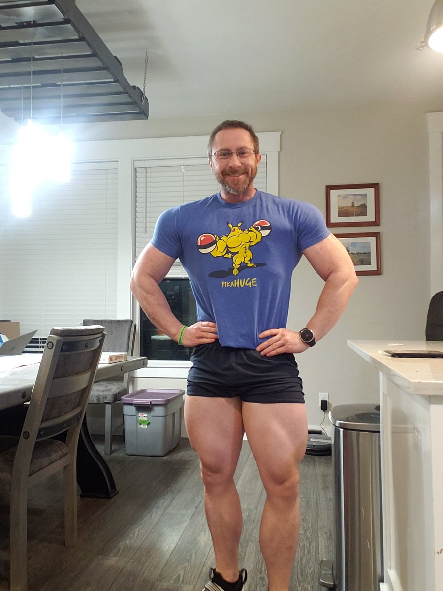 brttmcgbodyfit's tweet photo. Yes there was a time change. Ok. But I'm really hungry. But first! Let's get this fasted cardio done! #fastedcardio #quadzilla #bulkemon #musclenerd https://t.co/Tm4m8WHkpV