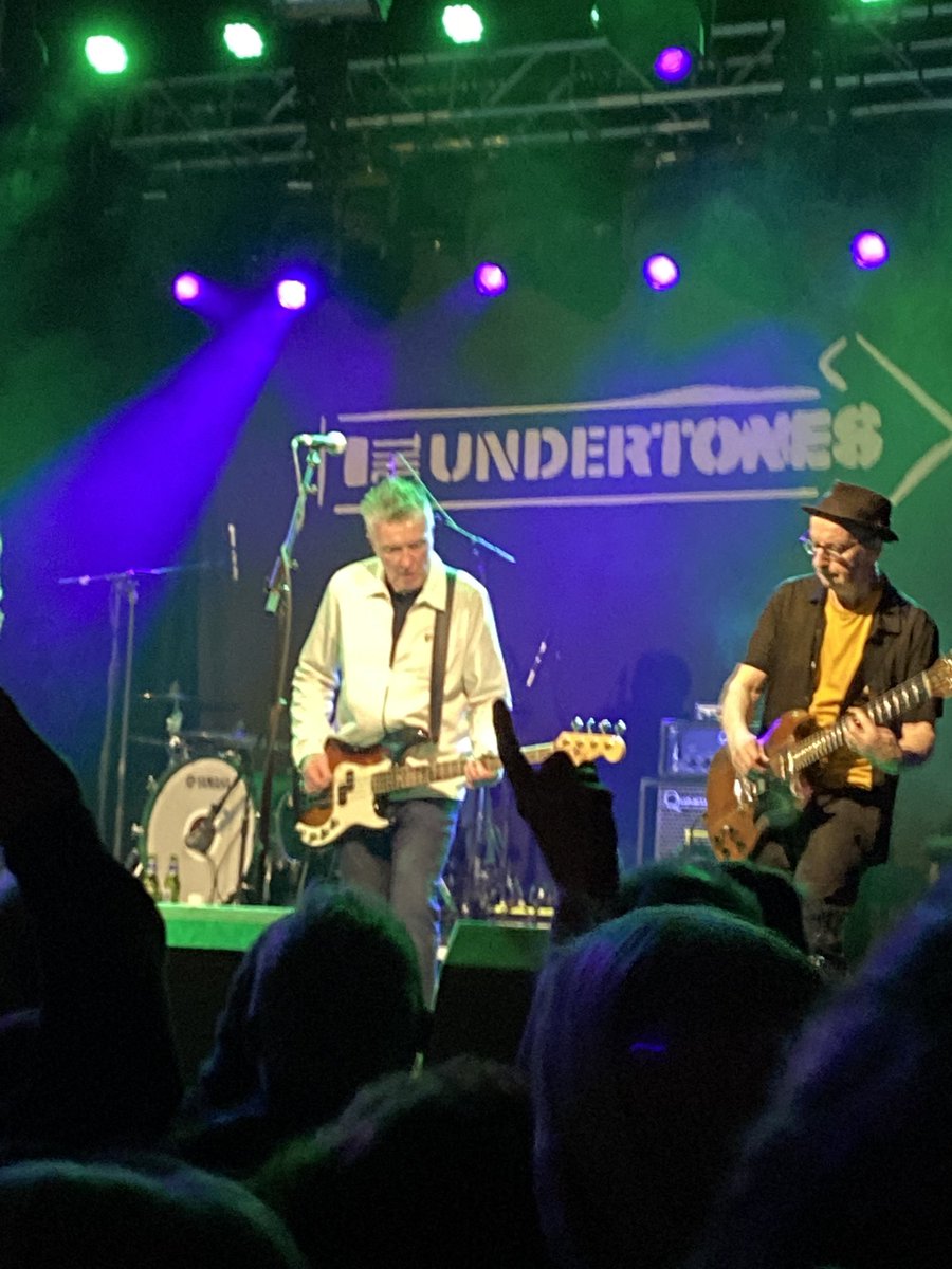 ⁦<a href="/TheUndertones_/">TheUndertones</a>⁩ ⁦@MickeyUndertone⁩  Thanks for another great gig in London Town last night! 👏 Smashed it! 💪Same enjoyment as in 78!  Amazing energy 💪🥁🎸…..not many slow songs about chocolate &amp; girls!