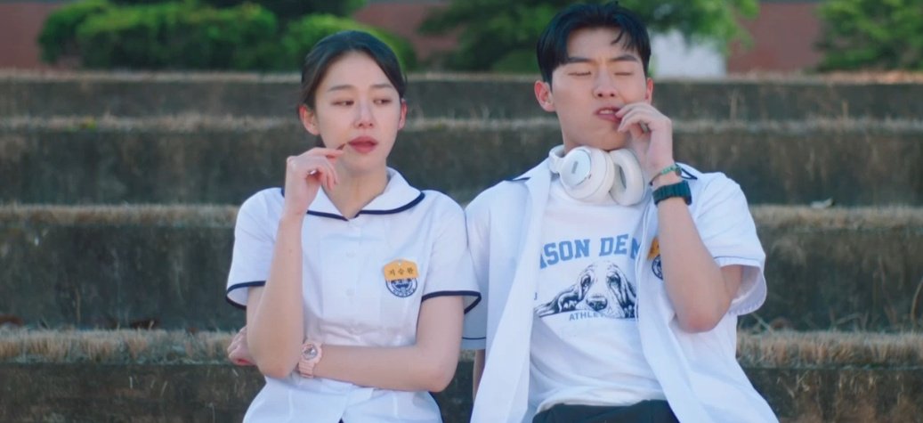 snehilarious's tweet photo. Love what they have - WHAT IF THIS SHIP IS ACTUALLY SAILING *breathes in delusion* - she saved him from getting schooled and was so annoyed that she spoke about it in the broadcast. Best BOND in the drama. #TwentyFiveTwentyOneEp10 https://t.co/uKlwmzFy9J