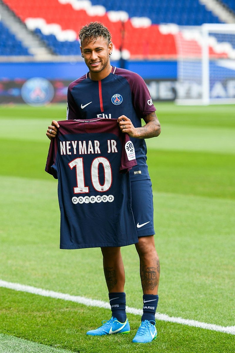 OMondieuu's tweet photo. En vrai je l'ai bcp trollé mais ça me fait grave de la peine de voir neymar dans cet état.
Il a dépéri à Paris, il est arrivé il pesait 40kg, c'était un joueur plaisir pour qui c'était un jeu, tjs le sourire au lèvre.
Mnt il est en dep', boursoufle on dirait Adriano sur la fin https://t.co/d7Ezfs6r3v