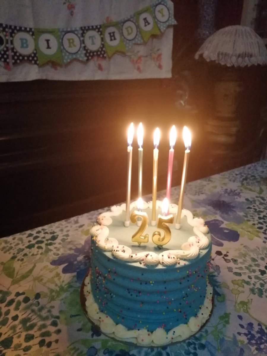 Anna Lee tweet media