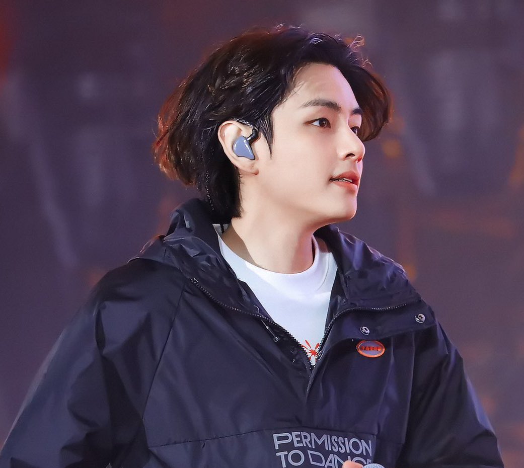 Taehyung is the prettiest 💕 thank you for always pouring all your genuine love 

WE LOVE YOU KIM TAEHYUNG